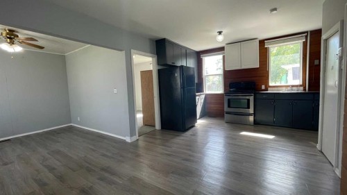 709 7 Avenue, Wainwright, AB - Indoor Photo Showing Kitchen