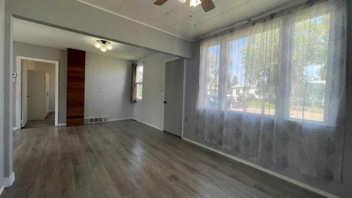 709 7 Avenue, Wainwright, AB - Indoor Photo Showing Other Room