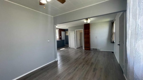 709 7 Avenue, Wainwright, AB - Indoor Photo Showing Other Room