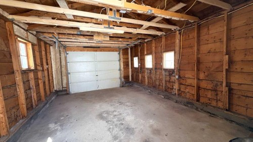 1209 5 Avenue, Wainwright, AB - Indoor Photo Showing Garage