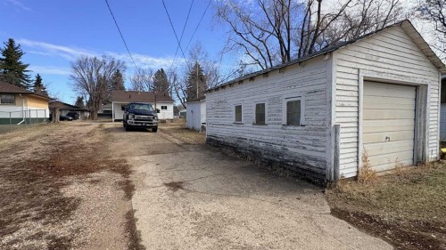 1209 5 Avenue, Wainwright, AB - Outdoor