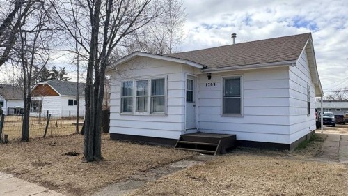 1209 5 Avenue, Wainwright, AB - Outdoor