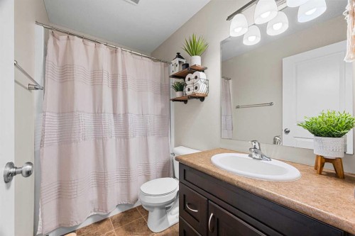 3908 74 Avenue, Lloydminster, AB - Indoor Photo Showing Bathroom