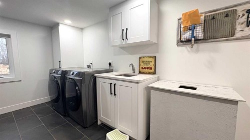 451043 Rng Rd 65, Wainwright, AB - Indoor Photo Showing Laundry Room