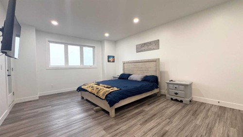 451043 Rng Rd 65, Wainwright, AB - Indoor Photo Showing Bedroom