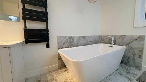 451043 Rng Rd 65, Wainwright, AB - Indoor Photo Showing Bathroom