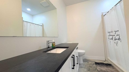 451043 Rng Rd 65, Wainwright, AB - Indoor Photo Showing Bathroom