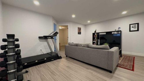 2515 6 Avenue, Wainwright, AB - Indoor Photo Showing Gym Room