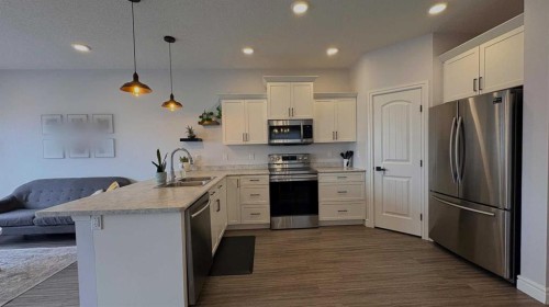 2515 6 Avenue, Wainwright, AB - Indoor Photo Showing Kitchen With Double Sink With Upgraded Kitchen