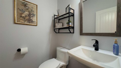 2515 6 Avenue, Wainwright, AB - Indoor Photo Showing Bathroom