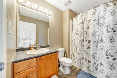 3318 44A Avenue, Lloydminster, SK - Indoor Photo Showing Bathroom