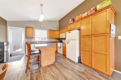 3318 44A Avenue, Lloydminster, SK - Indoor Photo Showing Kitchen
