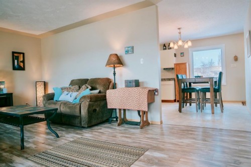 1910 7 Avenue, Wainwright, AB - Indoor Photo Showing Living Room