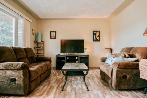 1910 7 Avenue, Wainwright, AB - Indoor Photo Showing Living Room