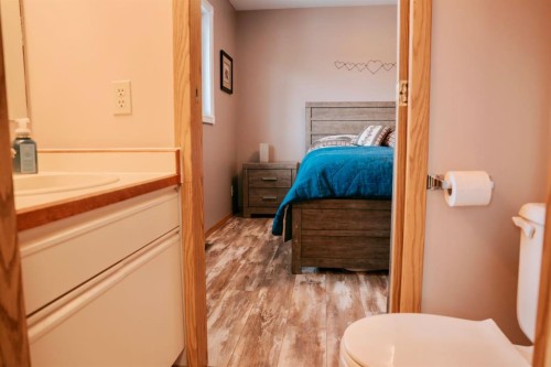 1910 7 Avenue, Wainwright, AB - Indoor Photo Showing Bathroom