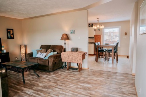1910 7 Avenue, Wainwright, AB - Indoor Photo Showing Living Room