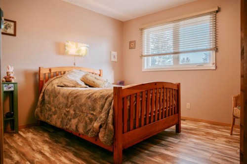 1910 7 Avenue, Wainwright, AB - Indoor Photo Showing Bedroom