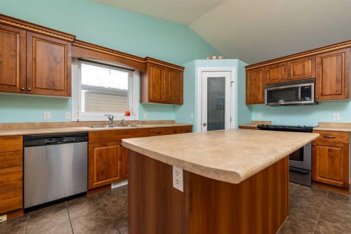 6813 41 Street, Lloydminster, AB - Indoor Photo Showing Kitchen With Double Sink