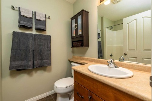 6813 41 Street, Lloydminster, AB - Indoor Photo Showing Bathroom