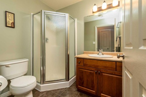 6813 41 Street, Lloydminster, AB - Indoor Photo Showing Bathroom