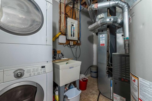 6813 41 Street, Lloydminster, AB - Indoor Photo Showing Laundry Room