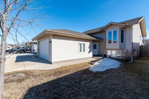 6813 41 Street, Lloydminster, AB - Outdoor