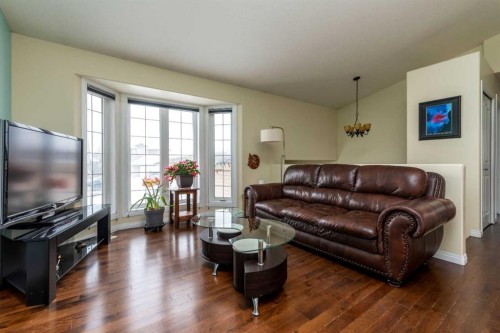 6813 41 Street, Lloydminster, AB - Indoor Photo Showing Living Room