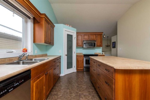 6813 41 Street, Lloydminster, AB - Indoor Photo Showing Kitchen With Double Sink