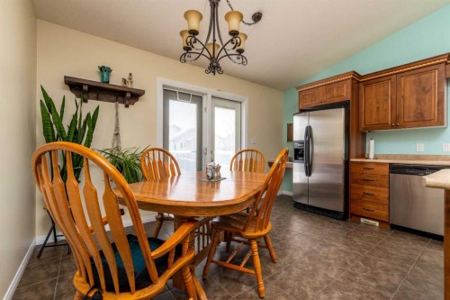 6813 41 Street, Lloydminster, AB - Indoor Photo Showing Dining Room