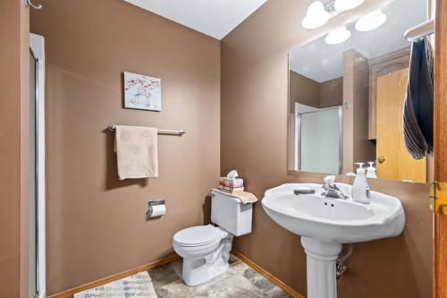 4002 63 Avenue, Lloydminster, AB - Indoor Photo Showing Bathroom