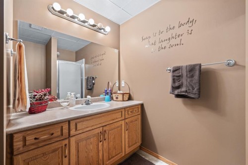4002 63 Avenue, Lloydminster, AB - Indoor Photo Showing Bathroom