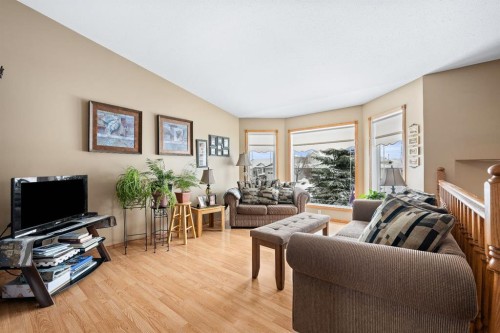 4002 63 Avenue, Lloydminster, AB - Indoor Photo Showing Living Room