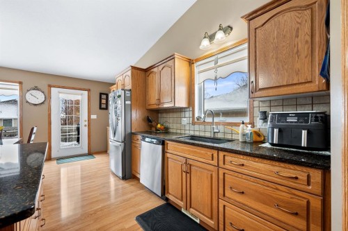 4002 63 Avenue, Lloydminster, AB - Indoor Photo Showing Kitchen
