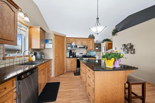 4002 63 Avenue, Lloydminster, AB - Indoor Photo Showing Kitchen