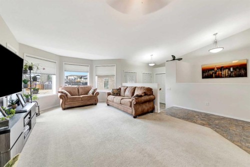 4111 68 Avenue, Lloydminster, AB - Indoor Photo Showing Living Room