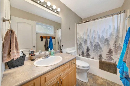 4111 68 Avenue, Lloydminster, AB - Indoor Photo Showing Bathroom