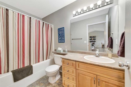 4111 68 Avenue, Lloydminster, AB - Indoor Photo Showing Bathroom