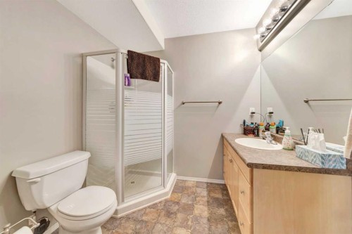 4111 68 Avenue, Lloydminster, AB - Indoor Photo Showing Bathroom