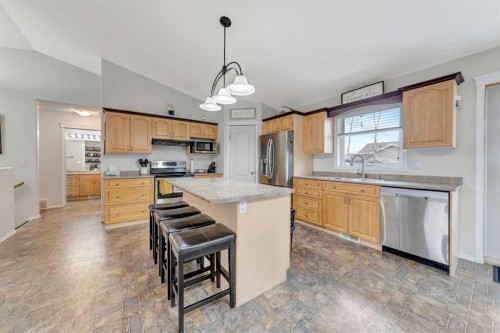 4111 68 Avenue, Lloydminster, AB - Indoor Photo Showing Kitchen