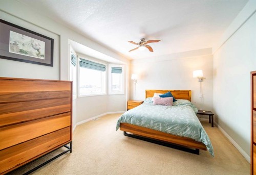 921 22 Street, Wainwright, AB - Indoor Photo Showing Bedroom