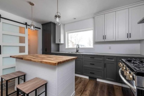 4504 49 Street, Lloydminster, SK - Indoor Photo Showing Kitchen With Upgraded Kitchen