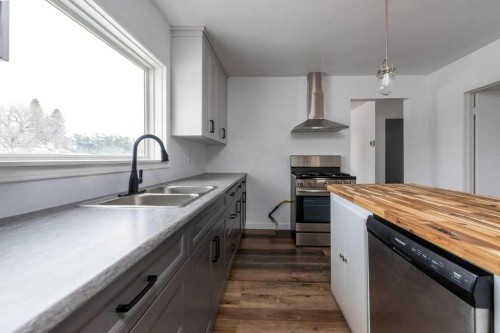 4504 49 Street, Lloydminster, SK - Indoor Photo Showing Kitchen With Double Sink