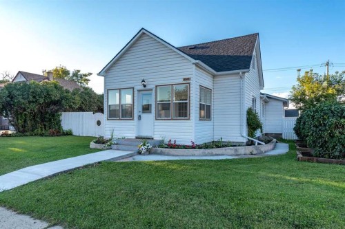 4504 49 Street, Lloydminster, SK - Outdoor