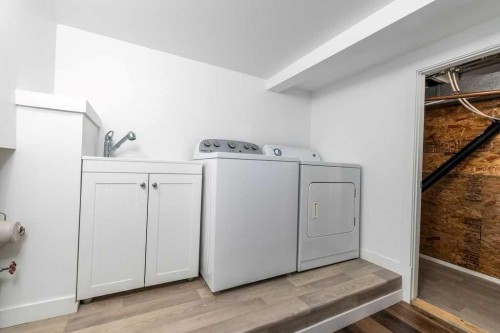 4504 49 Street, Lloydminster, SK - Indoor Photo Showing Laundry Room