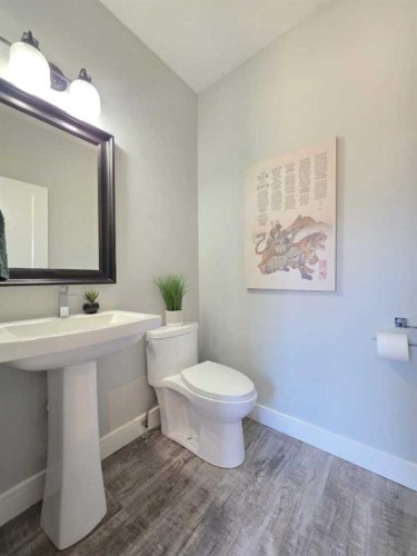 908 8 Avenue, Wainwright, AB - Indoor Photo Showing Bathroom