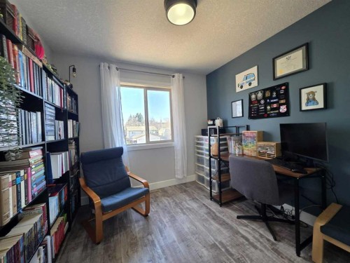 908 8 Avenue, Wainwright, AB - Indoor Photo Showing Office