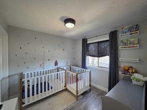 908 8 Avenue, Wainwright, AB - Indoor Photo Showing Bedroom