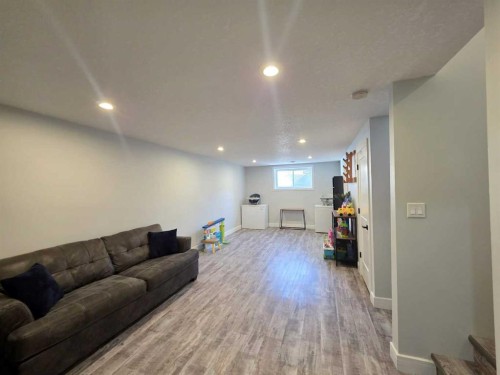 908 8 Avenue, Wainwright, AB - Indoor