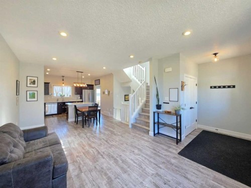 908 8 Avenue, Wainwright, AB - Indoor Photo Showing Living Room