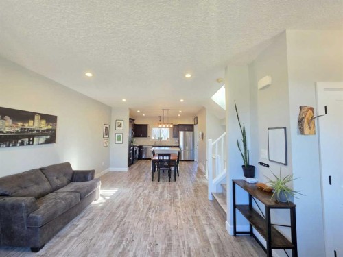 908 8 Avenue, Wainwright, AB - Indoor Photo Showing Living Room